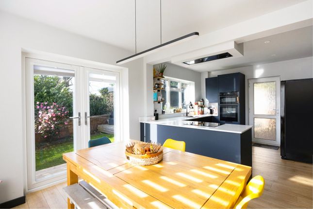 3 bed property, in Hetton Gardens, £575,000