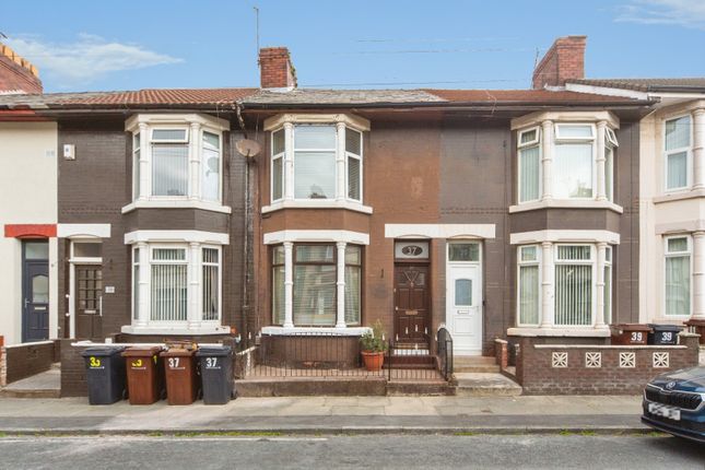 3 bed property, in Gloucester Road, £150,000