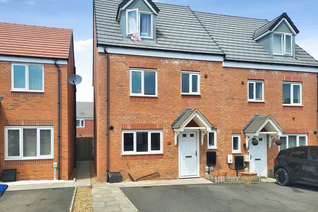 4 bed property, in Tigers Road, £300,000