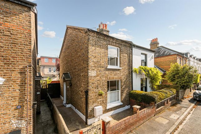 2 bed property, in Northfield Road, £725,000
