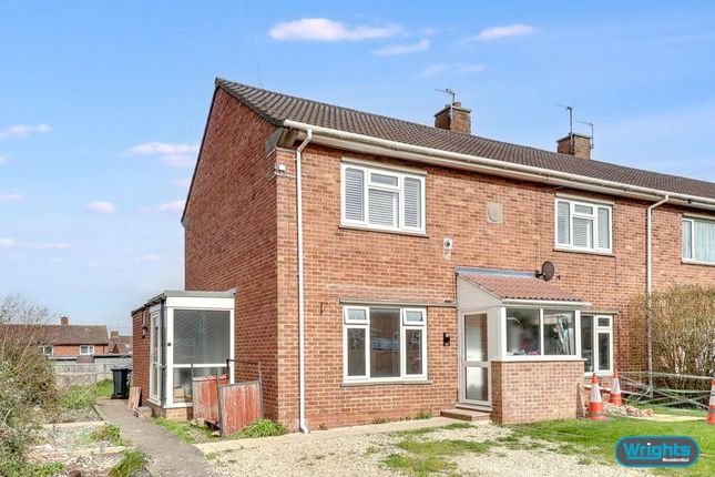2 bed property, in Talbot Road, £160,000