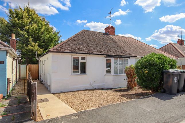 2 bed property, in NN10, £199,995