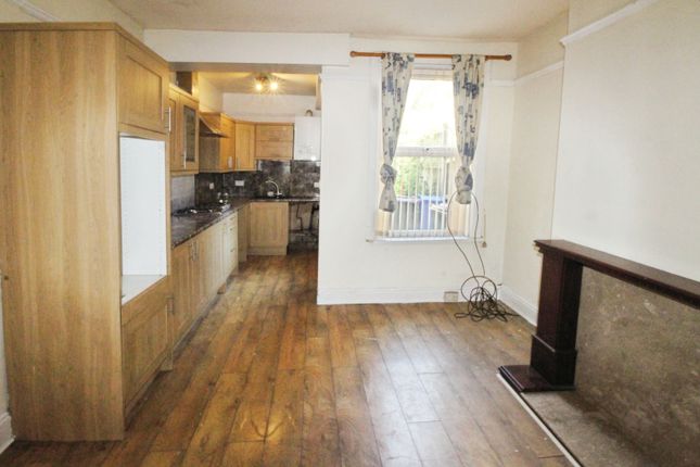 4 bed property, in Ingram Road, £180,000