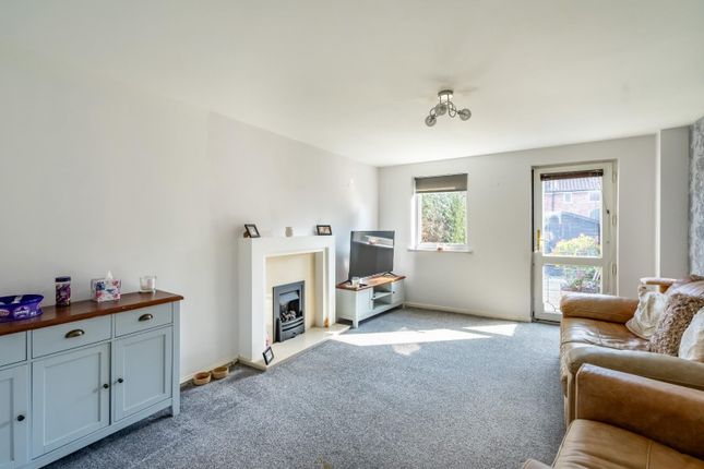 2 bed property, in Celtic Close, £220,000
