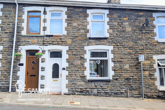 2 bed property, in Gertrude Street, £119,999