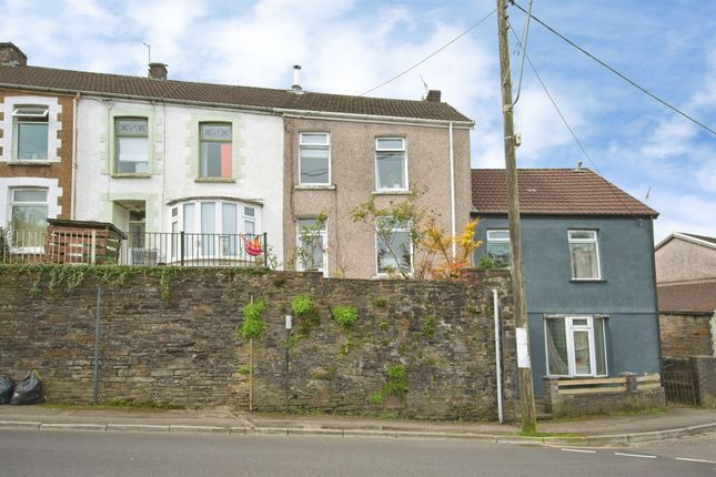 3 bed property, in Maesycoed Road, £165,000