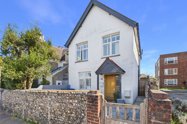 3 bed property, in Clifton Road, £450,000