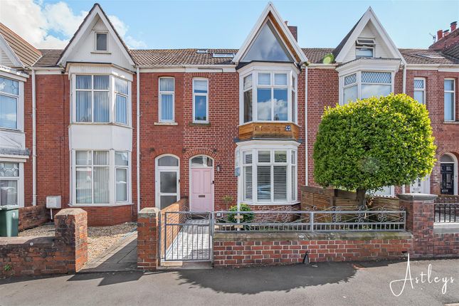 4 bed property, in Mirador Crescent, £450,000