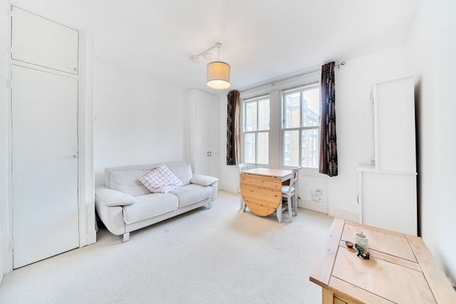 1 bed property, in Old Kent Road, £275,000