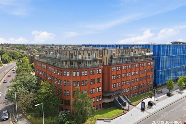 2 bed property, in Verve Apartments, £230,000