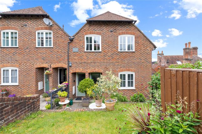 2 bed property, in Haslemere, £275,000