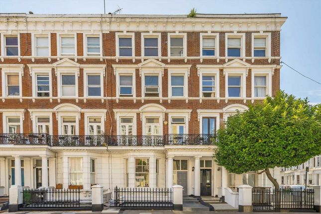 2 bed property, in Maclise Road, £575,000