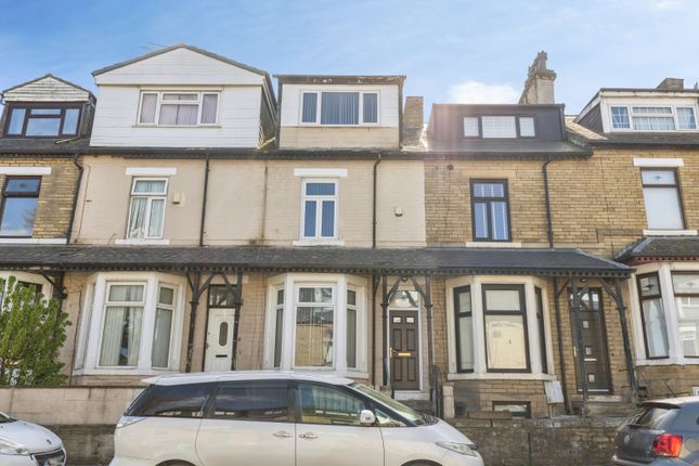 4 bed property, in St. Margarets Place, £220,000