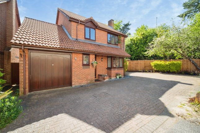 4 bed property, in Fawler Mead, £635,000