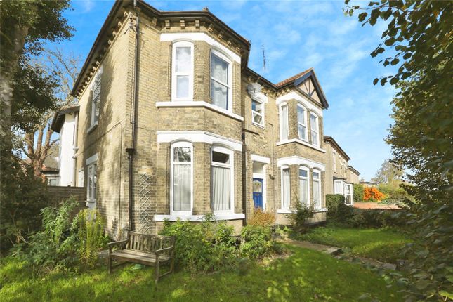 1 bed property, in Westridge Road, £150,000