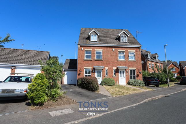 3 bed property, in Cavalier Drive, £325,000