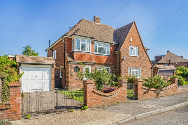 3 bed property, in Sheep Walk, £550,000