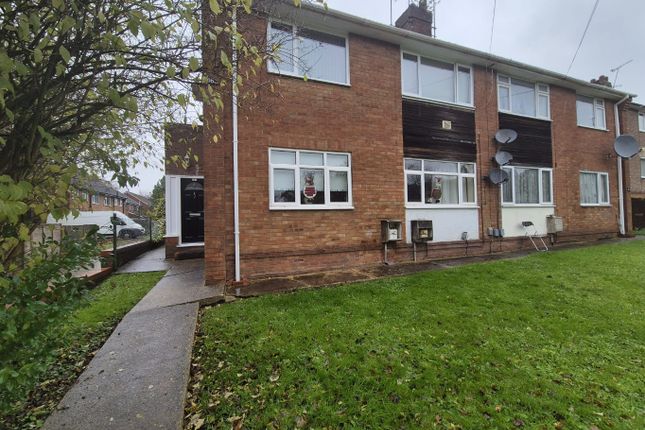 2 bed property, in Turners Road North, £200,000