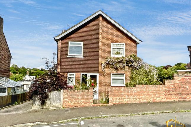 3 bed property, in Crowmere Avenue, £329,950