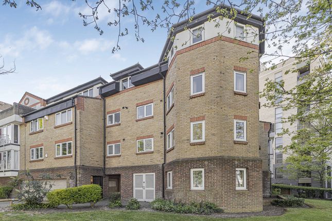 2 bed property, in Park Hill Road, £280,000