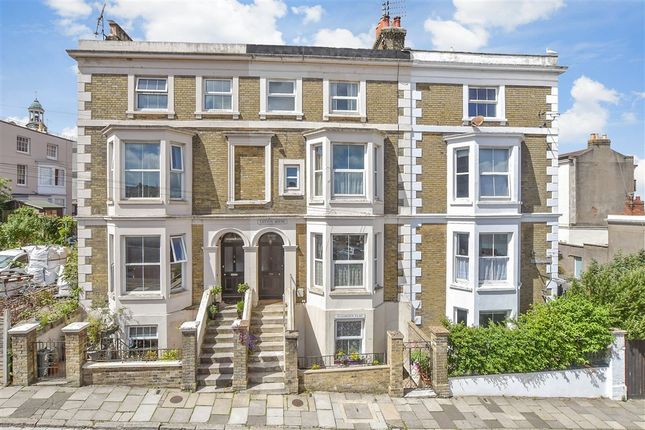 1 bed property, in St. Thomas Street, £115,000