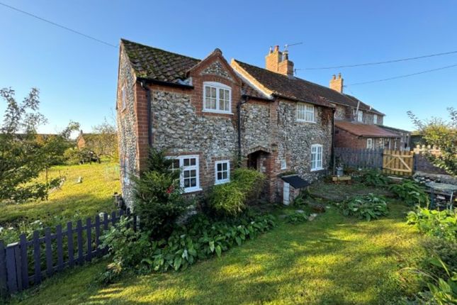 2 bed property, in Cottage Rear Of, £200,000