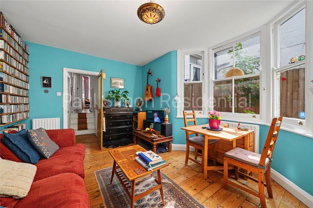 2 bed property, in Pemberton Road, £595,000