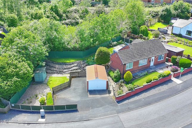 2 bed property, in Douglas Avenue, £250,000