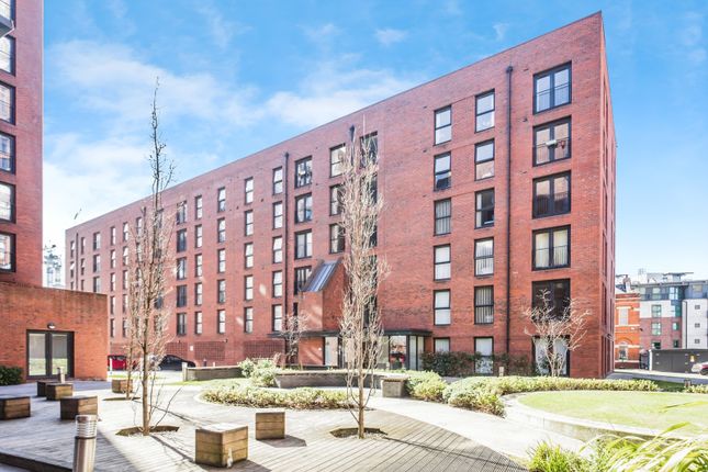 2 bed property, in Sillavan Way, £200,000