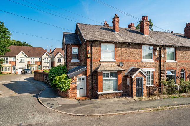 2 bed property, in Knutsford Road, £425,000
