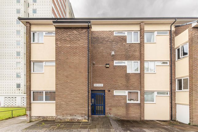 2 bed property, in Hunters Road, £115,000