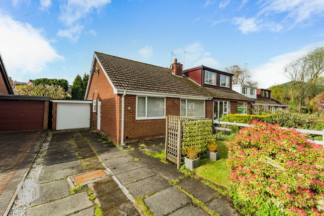 2 bed property, in Whitecroft Drive, £260,000