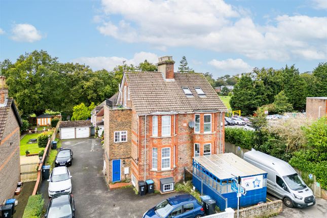 1 bed property, in Very Spacious Flat On Haywards Road, £240,000