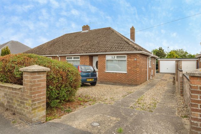 2 bed property, in Wood View Road, £250,000