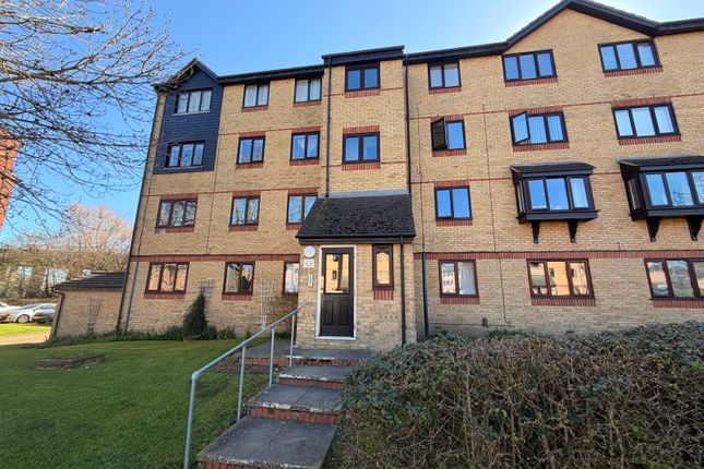 2 bed property, in Chestnut Road, £190,000