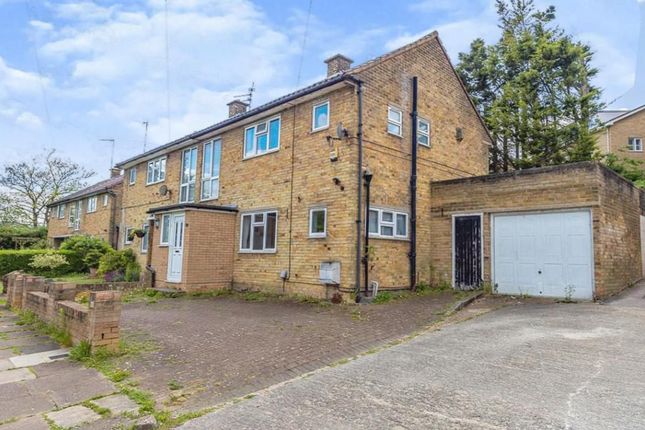 3 bed property, in Harrowden Road, £385,000
