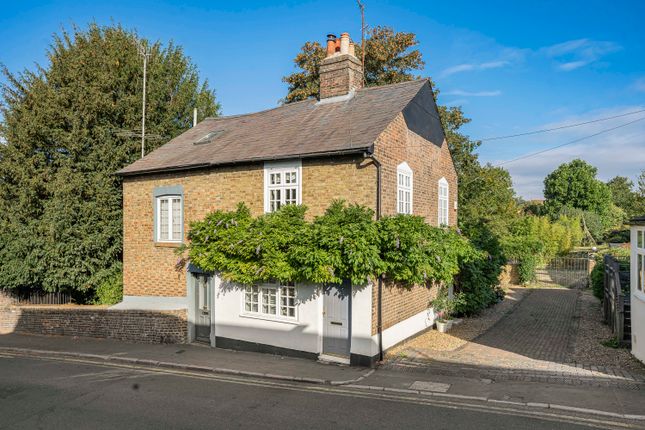 2 bed property, in Ravens Lane, £695,000