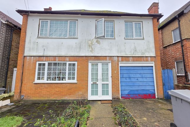 4 bed property, in Fairview Avenue, £775,000