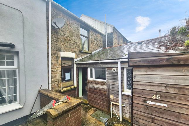 2 bed property, in Greenmeadow Terrace, £70,000