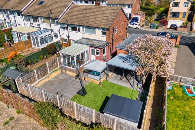 3 bed property, in Kellett Lane, £270,000