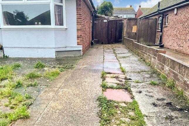 2 bed property, in Noble Gardens, £265,000