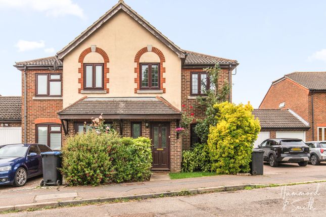 3 bed property, in Green Close, £500,000