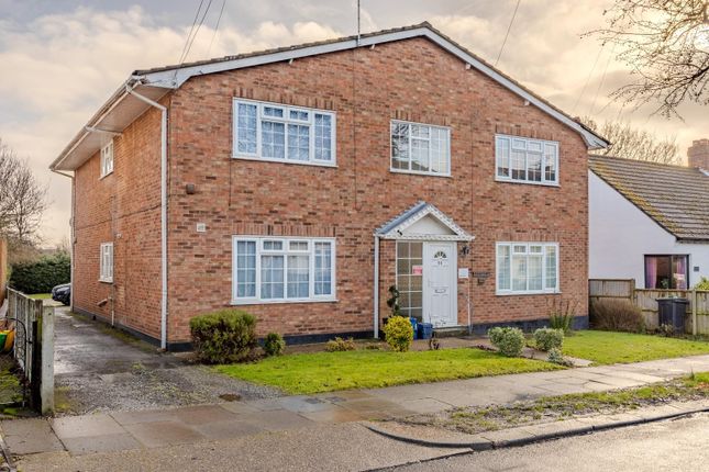 2 bed property, in Blenheim Crescent, £285,000