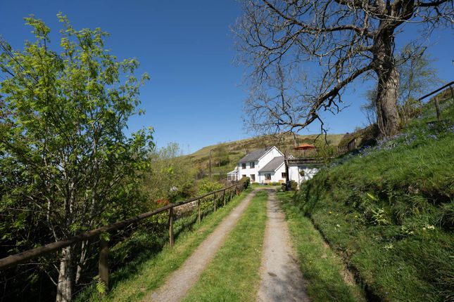4 bed property, in Goginan, £565,000