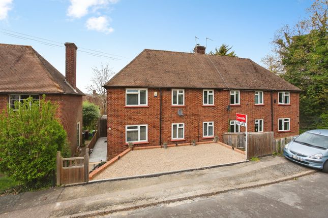 3 bed property, in Burns Crescent, £530,000