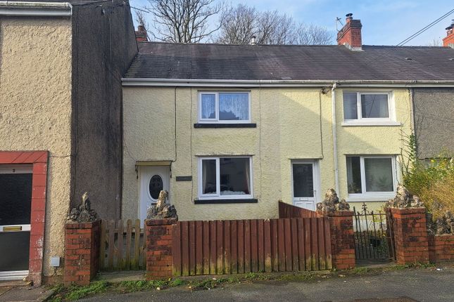 2 bed property, in Station Road, £90,000