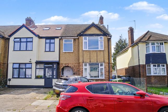 5 bed property, in Central Road, £495,000