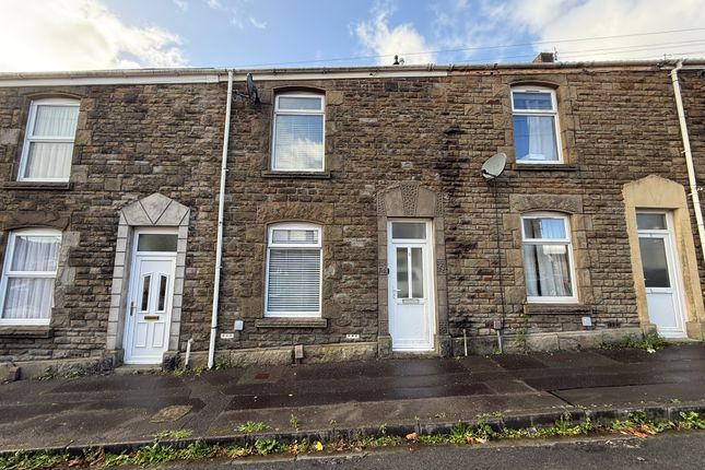 5 bed property, in Manor Road, £190,000