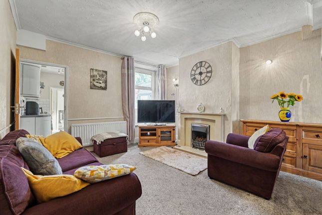 2 bed property, in Pearson Street, £80,000
