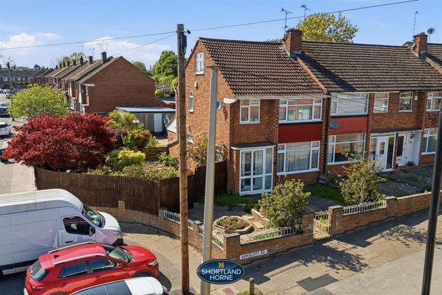 3 bed property, in Armscott Road, £300,000